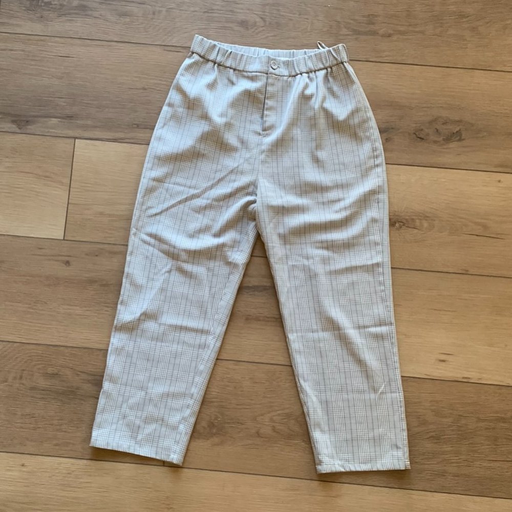 Wild honey grey plaid pants, Size L but fit a medium as well. great condition